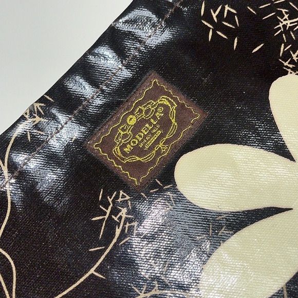 Modella plastic coated heavy fabric tote bag / brown and blue florals - Picture 3 of 8